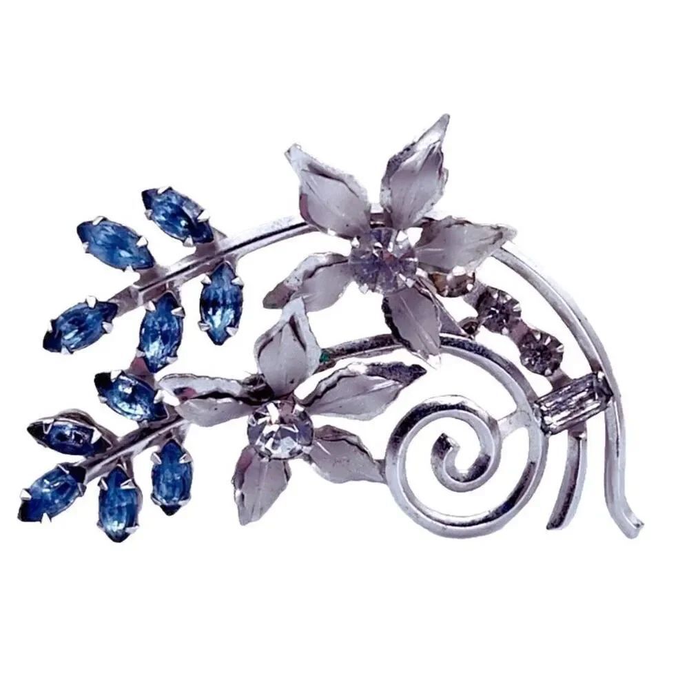 Vintage brooch pendant floral bouquet